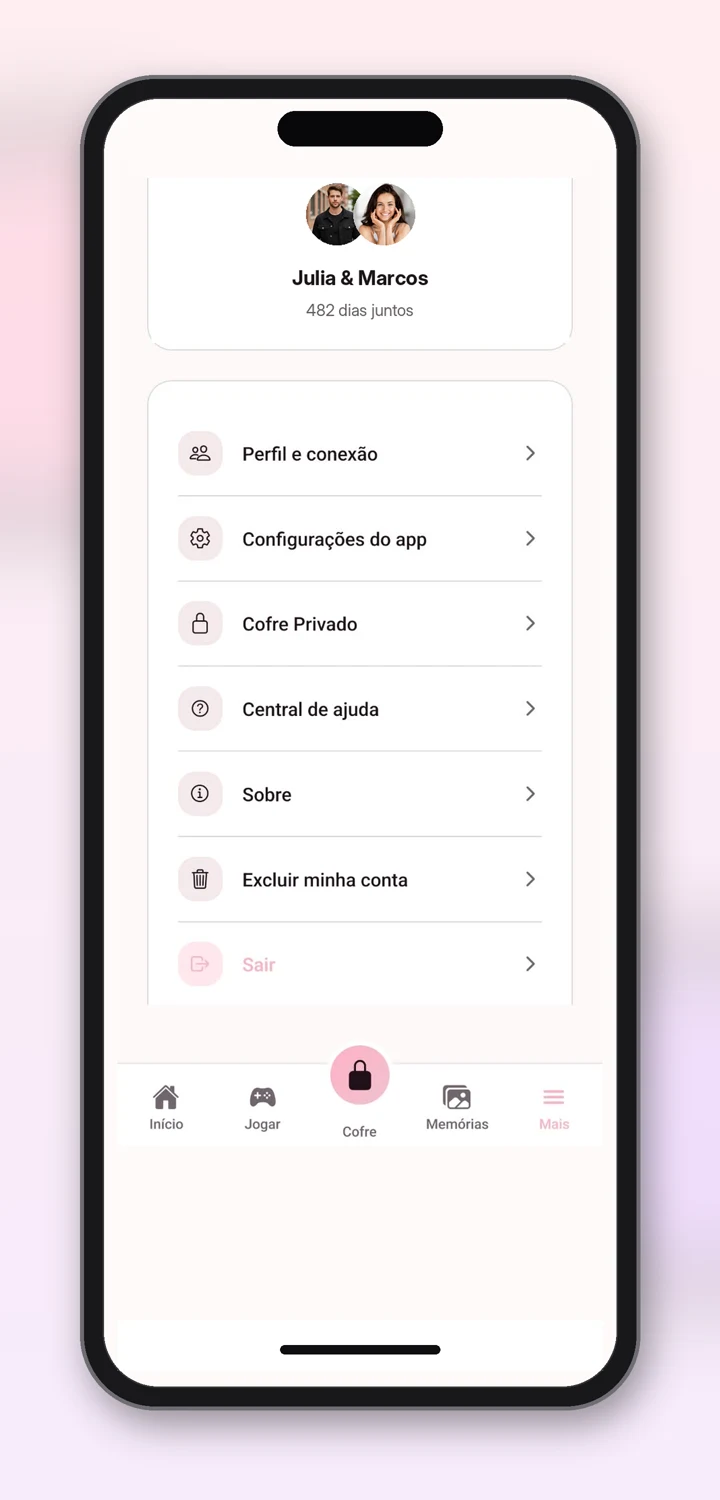 Tela Mais com perfil do casal, configurações, Cofre Privado, central de ajuda e exclusão de conta.